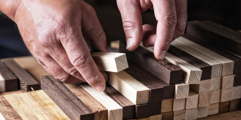 Taglieri resistenti in legno con taglio trasversale a grana fine realizzati a mano